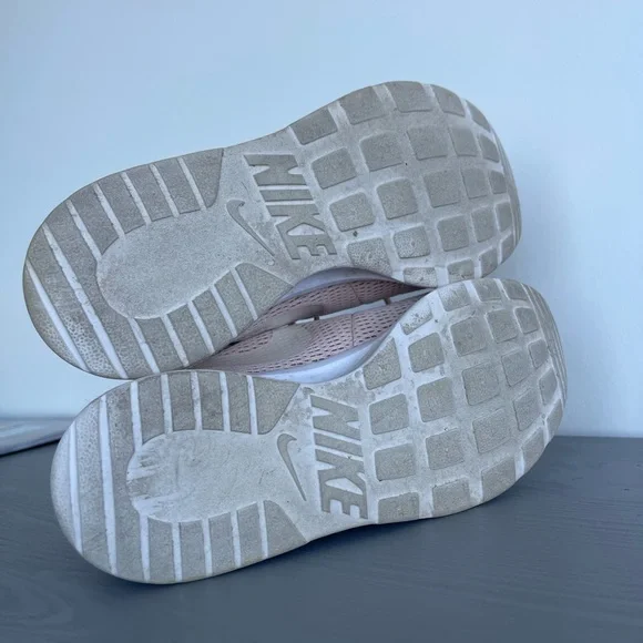 Very comfy Nike Sneakers - Picture 4 of 5